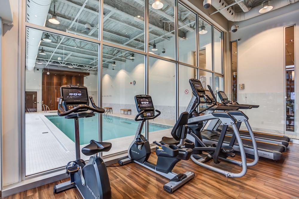 Otl Gouverneur Chicoutimi Exteriér fotografie The gym at the hotel