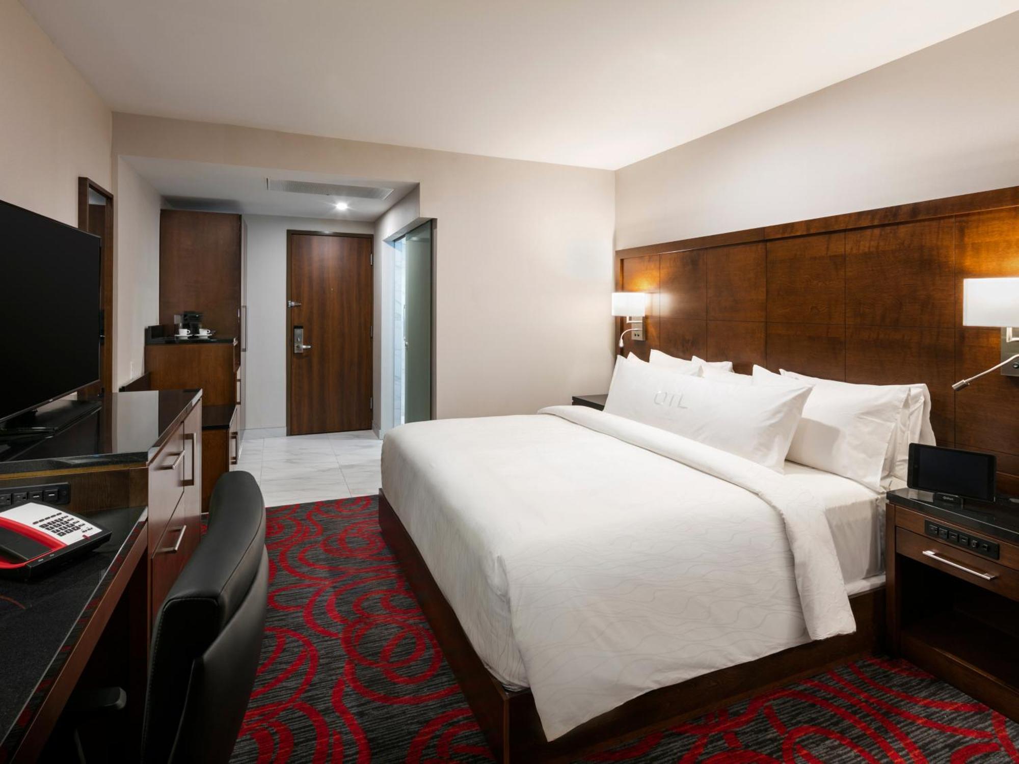 Otl Gouverneur Chicoutimi Exteriér fotografie A guest room at the hotel