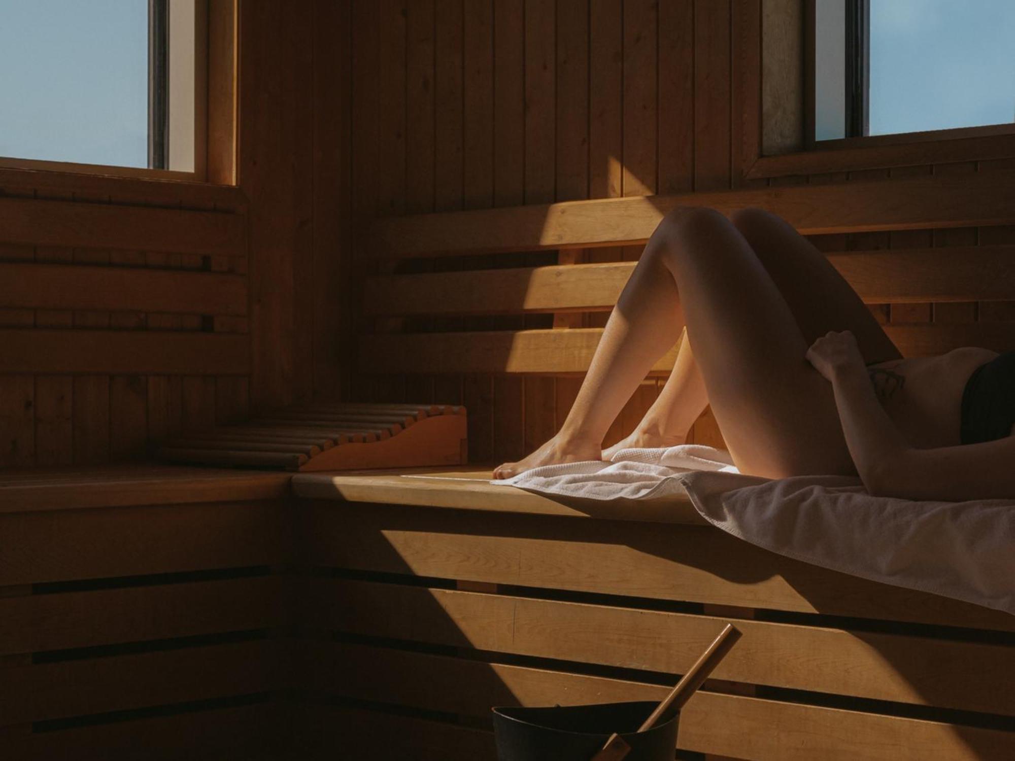 Otl Gouverneur Chicoutimi Exteriér fotografie Sauna bathing